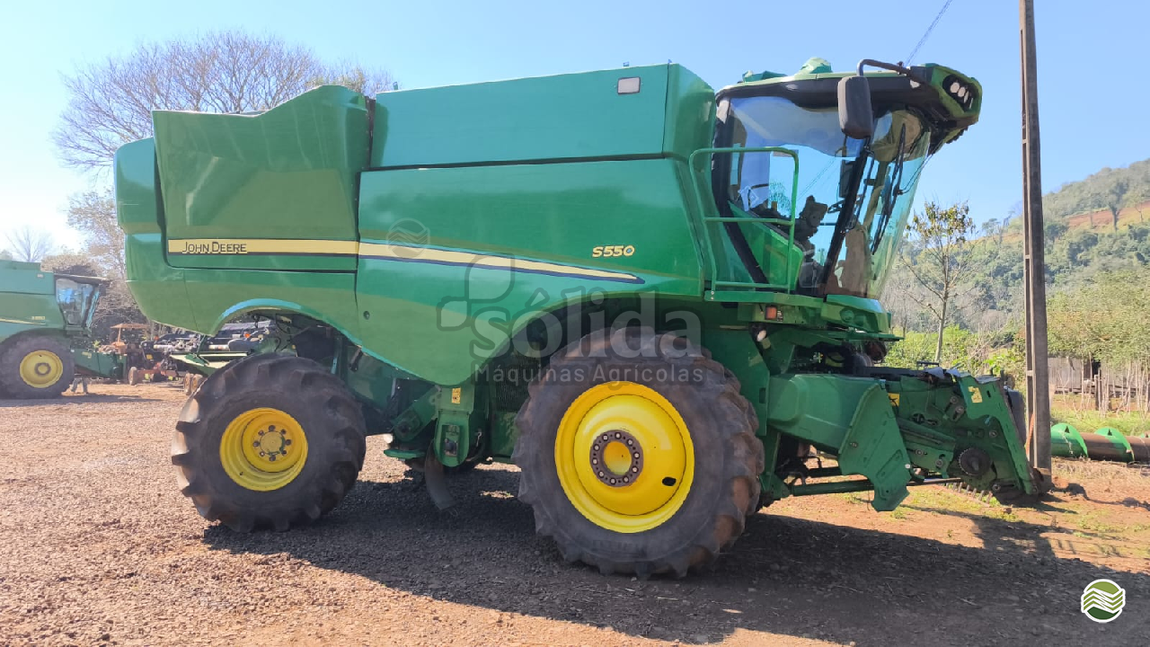 COLHEITADEIRA JOHN DEERE JOHN DEERE S550 Sólida Máquinas Agrícolas ERECHIM RIO GRANDE DO SUL RS